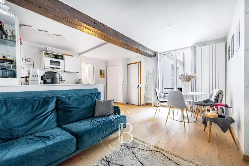 Дневна соба; поглед, природно светло