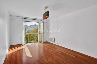 Dnevni boravak; pogled, drveni pod, prirodna svjetlost