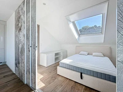 Schlafzimmer; tageslicht, holzboden