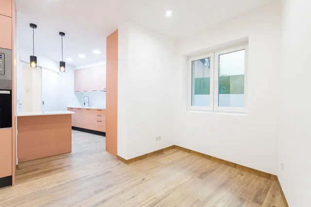 Küche; küchengeräte, tageslicht, moderner stil, holzboden, renoviert