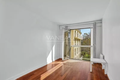 Balcon; vue, parquet, lumière naturelle