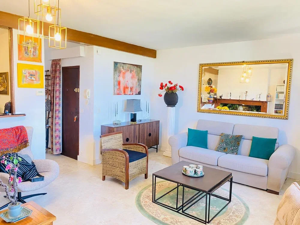 Oturma odası; doğal ışık, modern stil