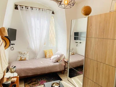 Yatak odası; doğal ışık, modern stil