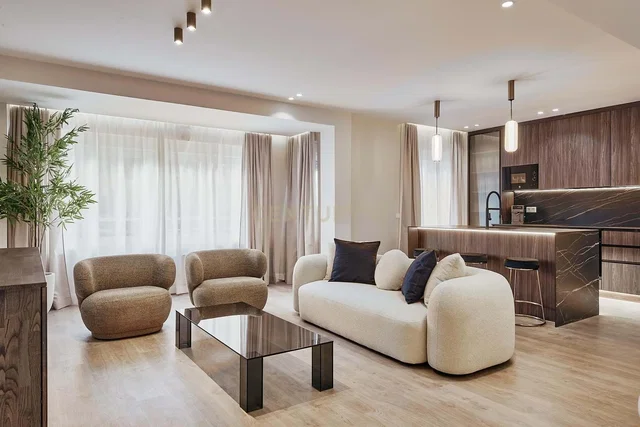 Obývací pokoj; moderní styl, přirozené světlo, dřevěná podlaha