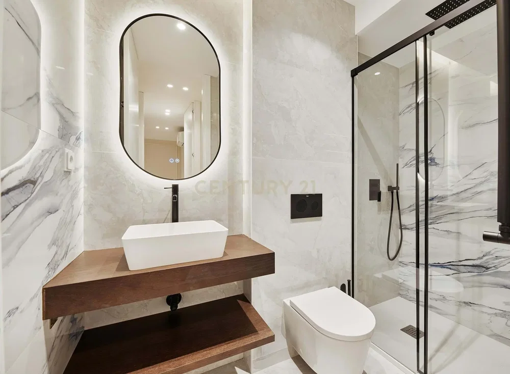 Bagno; ristrutturato, luce naturale, stile moderno