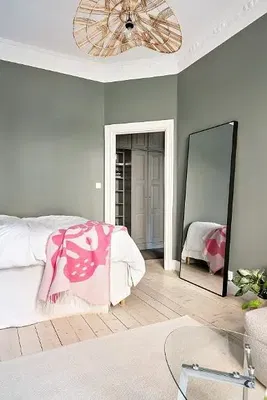 Chambre; lumière naturelle, style moderne, parquet