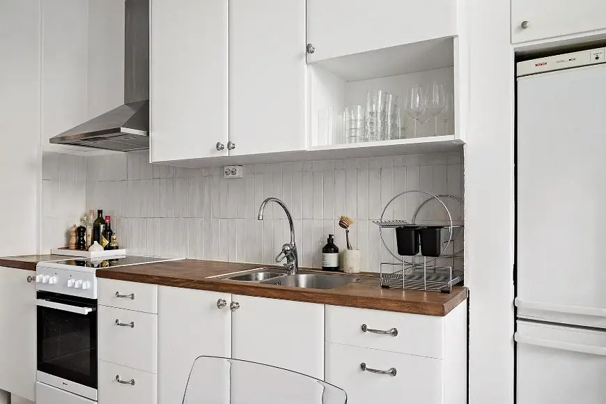 Cuisine; électroménager, lumière naturelle, style moderne, rénové