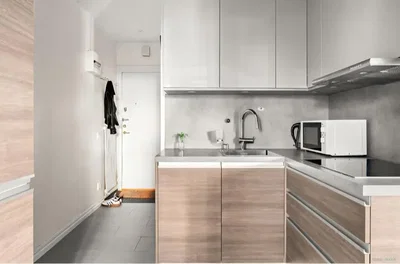 Cuisine; électroménager, lumière naturelle, style moderne, rénové, carrelage