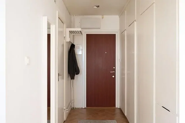 Cloakroom; natural light