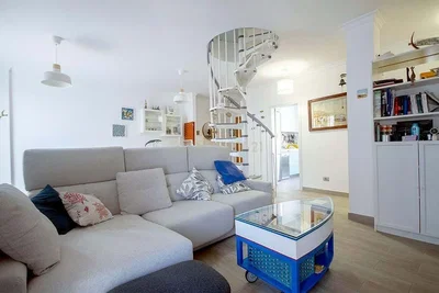 Oturma odası; doğal ışık, modern stil