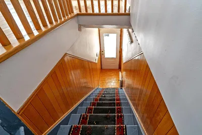 Ostatní; dřevěná podlaha