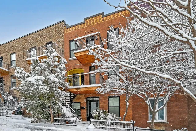 Dům a okolí; přirozené světlo