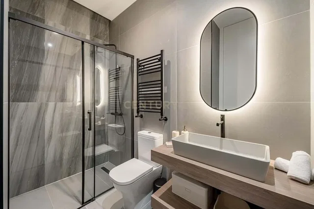 Koupelna; dlažba, po rekonstrukci, přirozené světlo, moderní styl