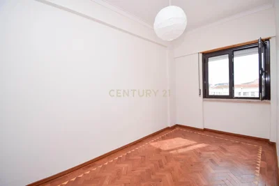 Schlafzimmer; holzboden, tageslicht, blick