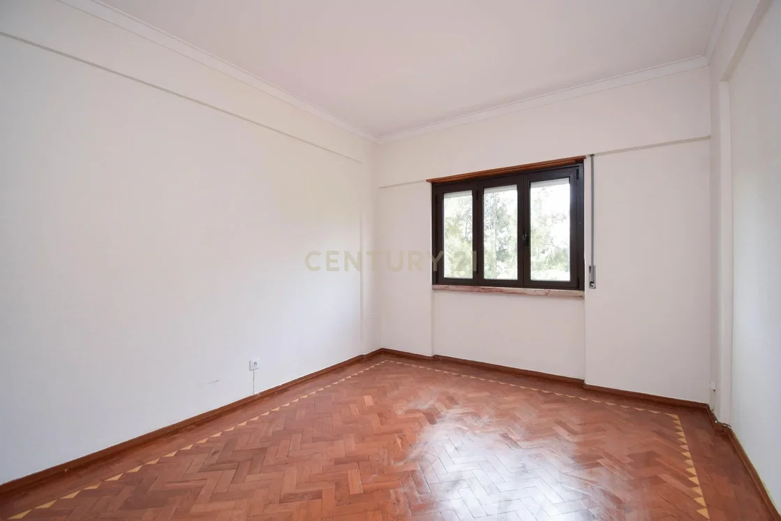 Schlafzimmer; holzboden, tageslicht, blick