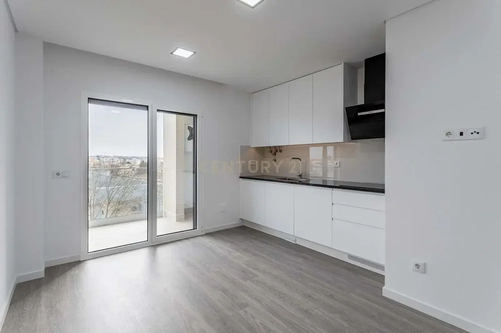 Cuisine; vue, électroménager, lumière naturelle, style moderne, rénové