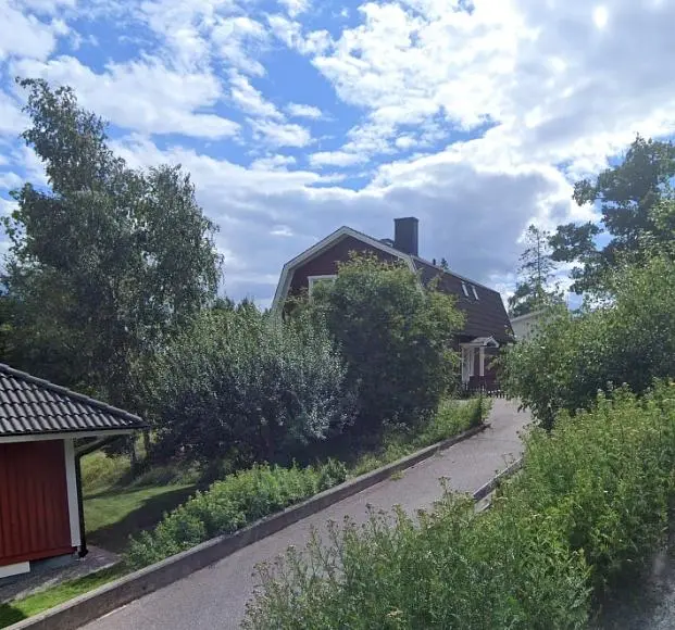 Haus und umgebung; tageslicht