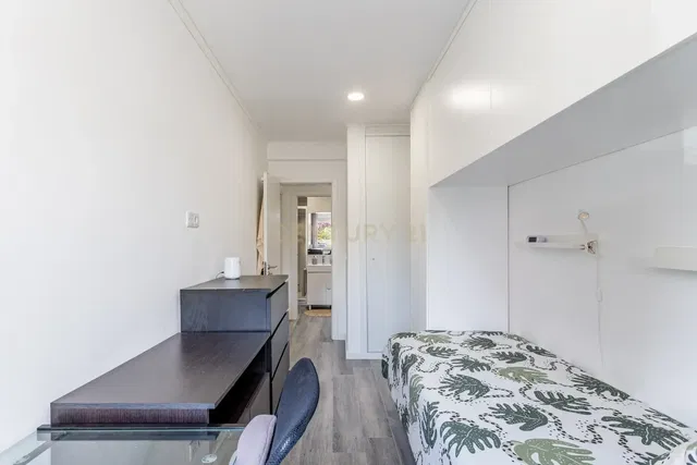 Spálňa; prirodzené svetlo, moderný štýl