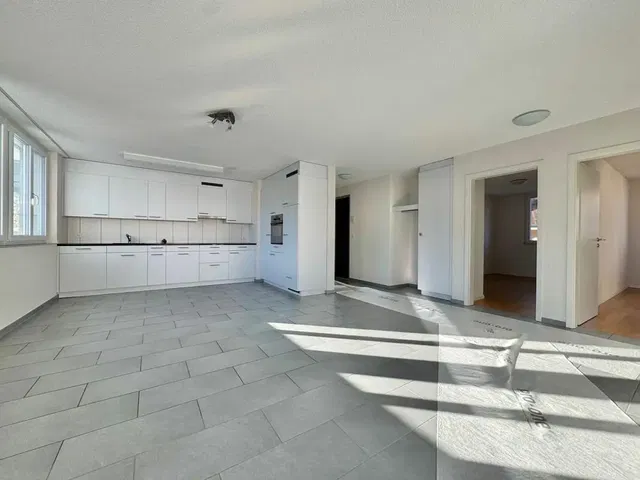 Kitchen; tile floor, kitchen appliances, natural light