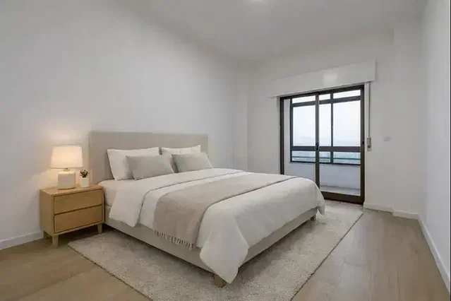 Dormitorio; luz natural, suelo de madera, estilo moderno