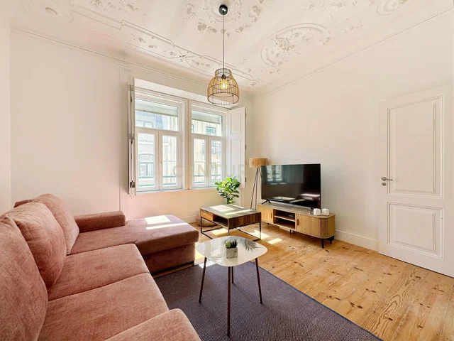 Wohnzimmer; tageslicht, holzboden, moderner stil