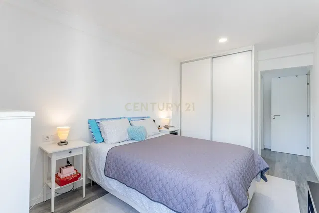 Spálňa; prirodzené svetlo, moderný štýl