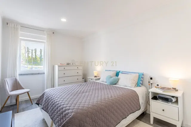 Spálňa; prirodzené svetlo, moderný štýl