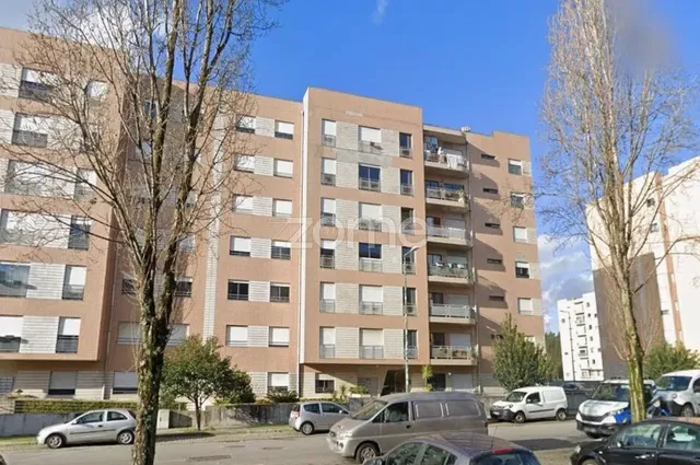 Maison et environs; vue