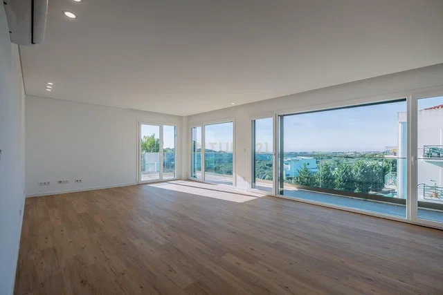 Salón; vista, suelo de madera, luz natural
