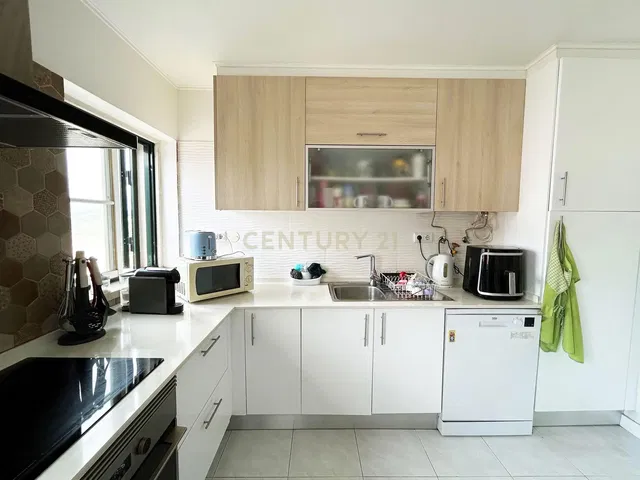 Cuisine; électroménager, lumière naturelle