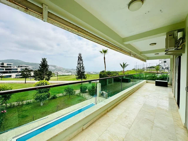 Terrazza; vista, pavimento in piastrelle