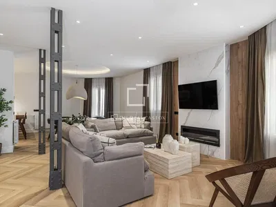 Oturma odası; doğal ışık, modern stil, ahşap zemin