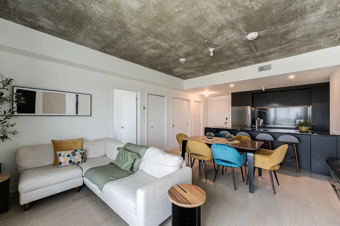 Living room; modern style, natural light, wood floor