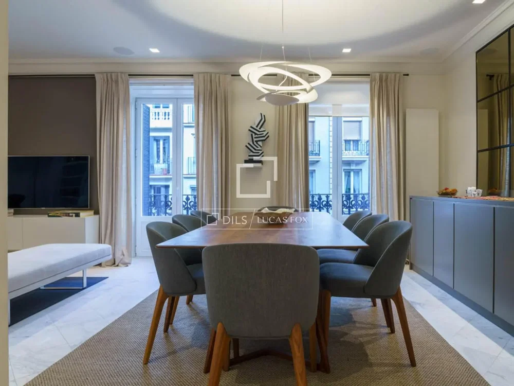 Wohnzimmer; blick, moderner stil, tageslicht