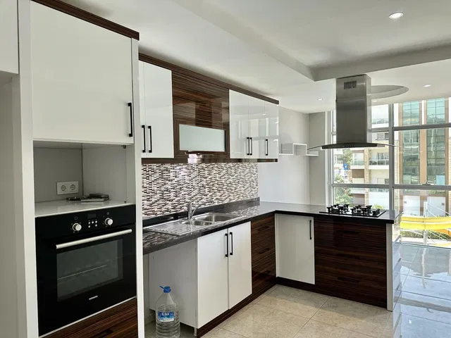 Кухиња; кухињски апарати, поглед, природно светло