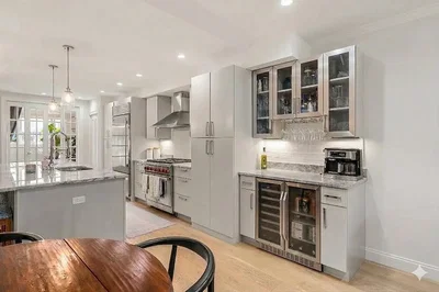 Cocina; electrodomésticos, luz natural, estilo moderno