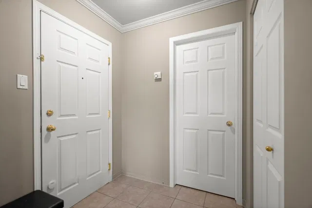 Cloakroom; tile floor