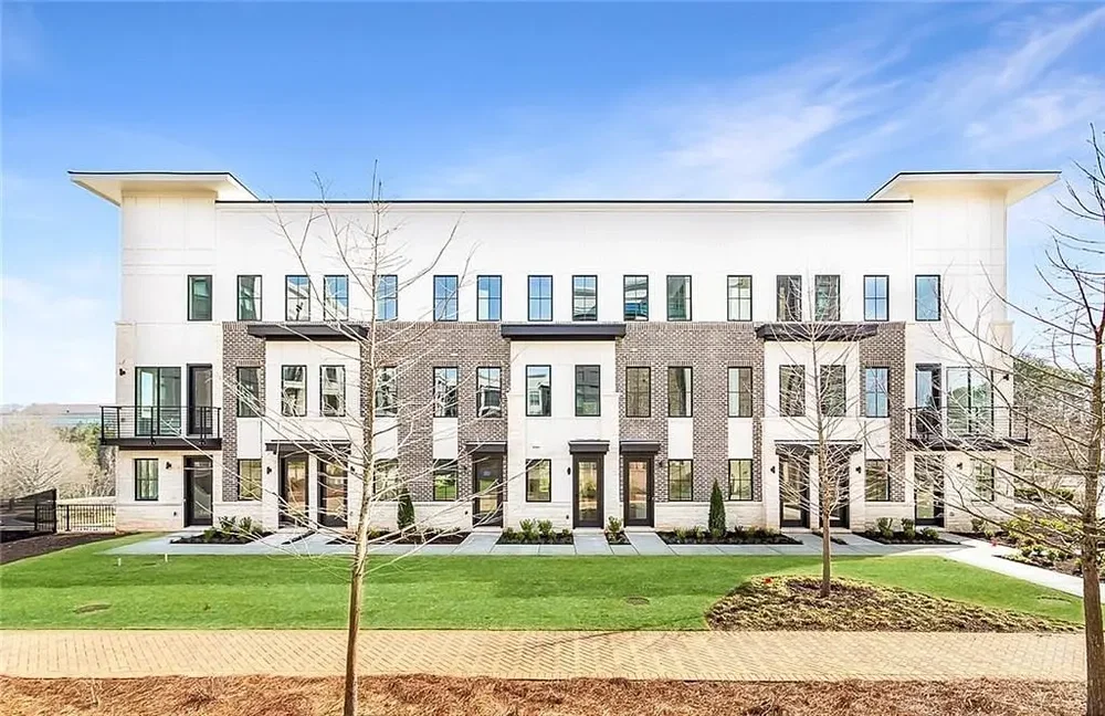 Dům a okolí; výhled