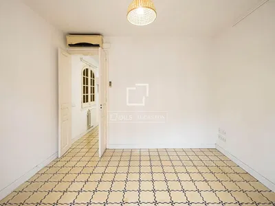 Schlafzimmer; fliesenboden, tageslicht