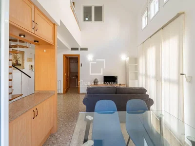 Wohnzimmer; tageslicht, hohe decken