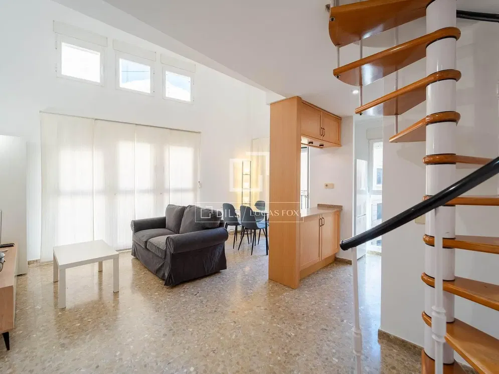 Wohnzimmer; tageslicht, hohe decken