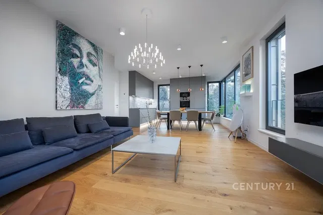 Soggiorno; vista, pavimento in legno, luce naturale, stile moderno