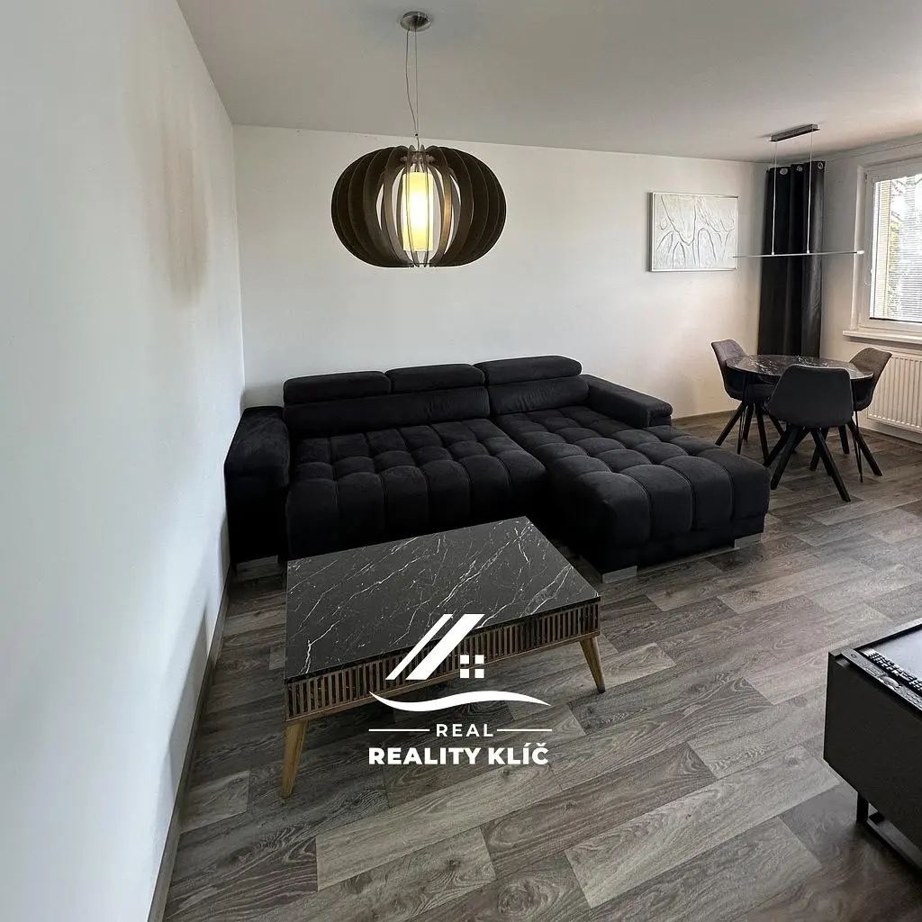 Wohnzimmer; moderner stil, holzboden, tageslicht