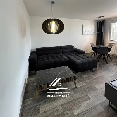 Wohnzimmer; moderner stil, holzboden, tageslicht