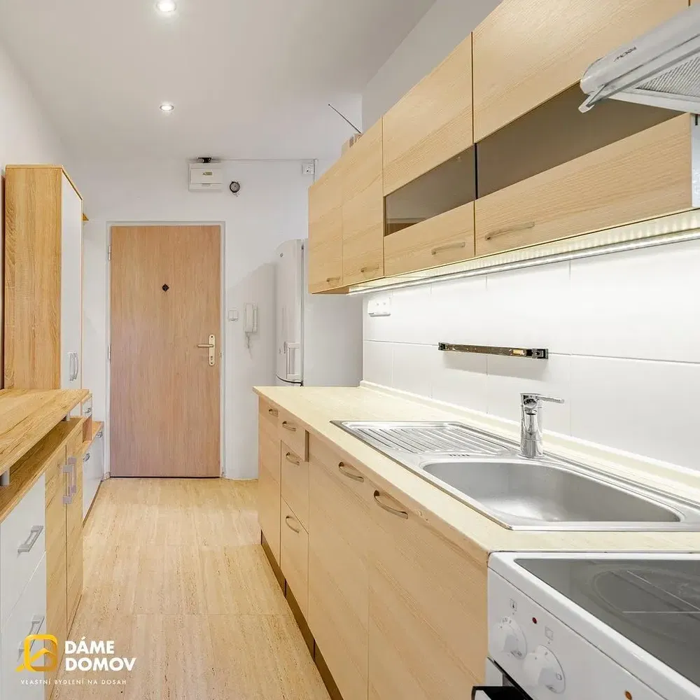 Küche; küchengeräte, fliesenboden, tageslicht, moderner stil