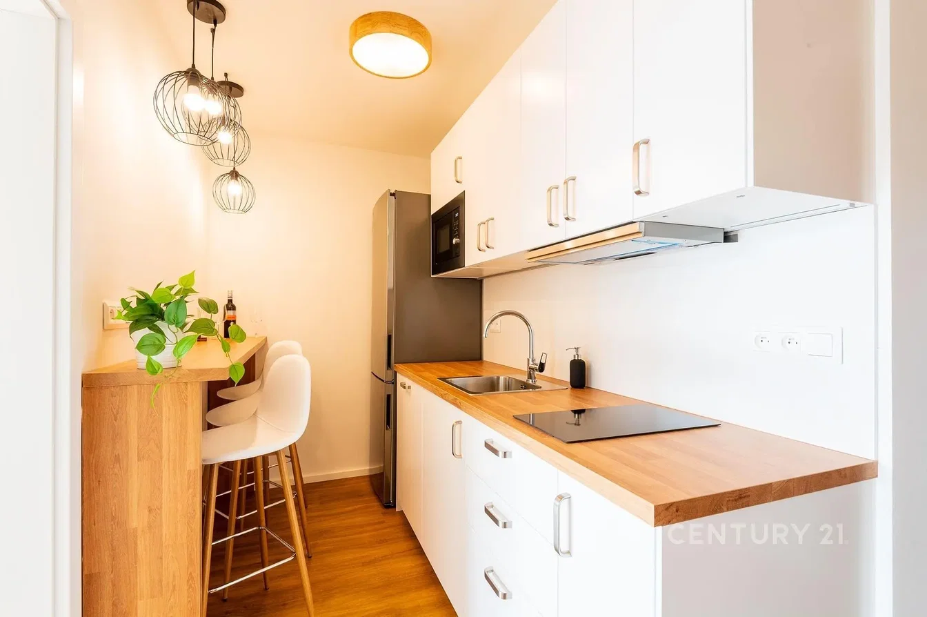 Küche; küchengeräte, moderner stil, tageslicht, renoviert