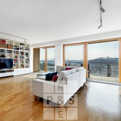 Wohnzimmer; blick, holzboden, tageslicht, moderner stil