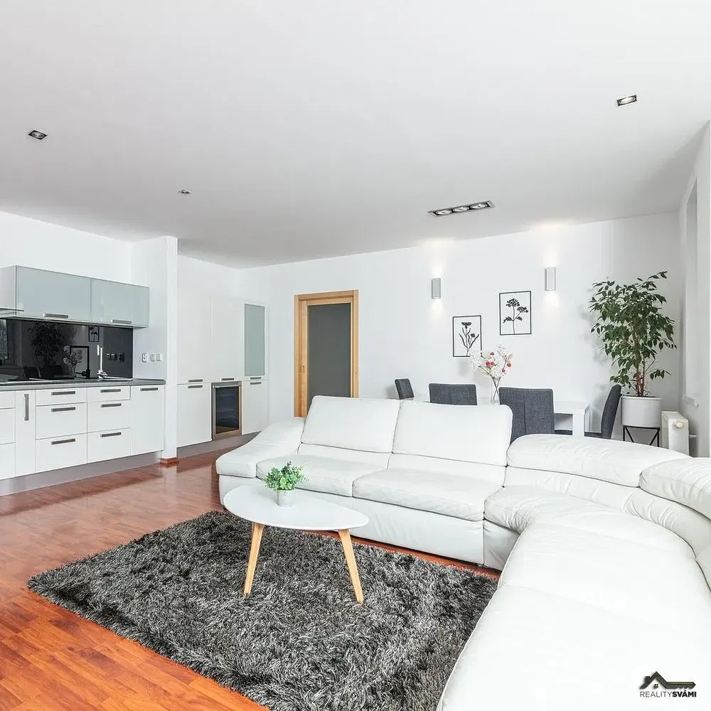 Wohnzimmer; küchengeräte, tageslicht, moderner stil, holzboden