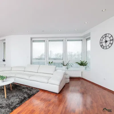 Wohnzimmer; holzboden, tageslicht, moderner stil