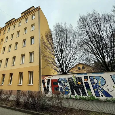 Kuća i okolina; pogled